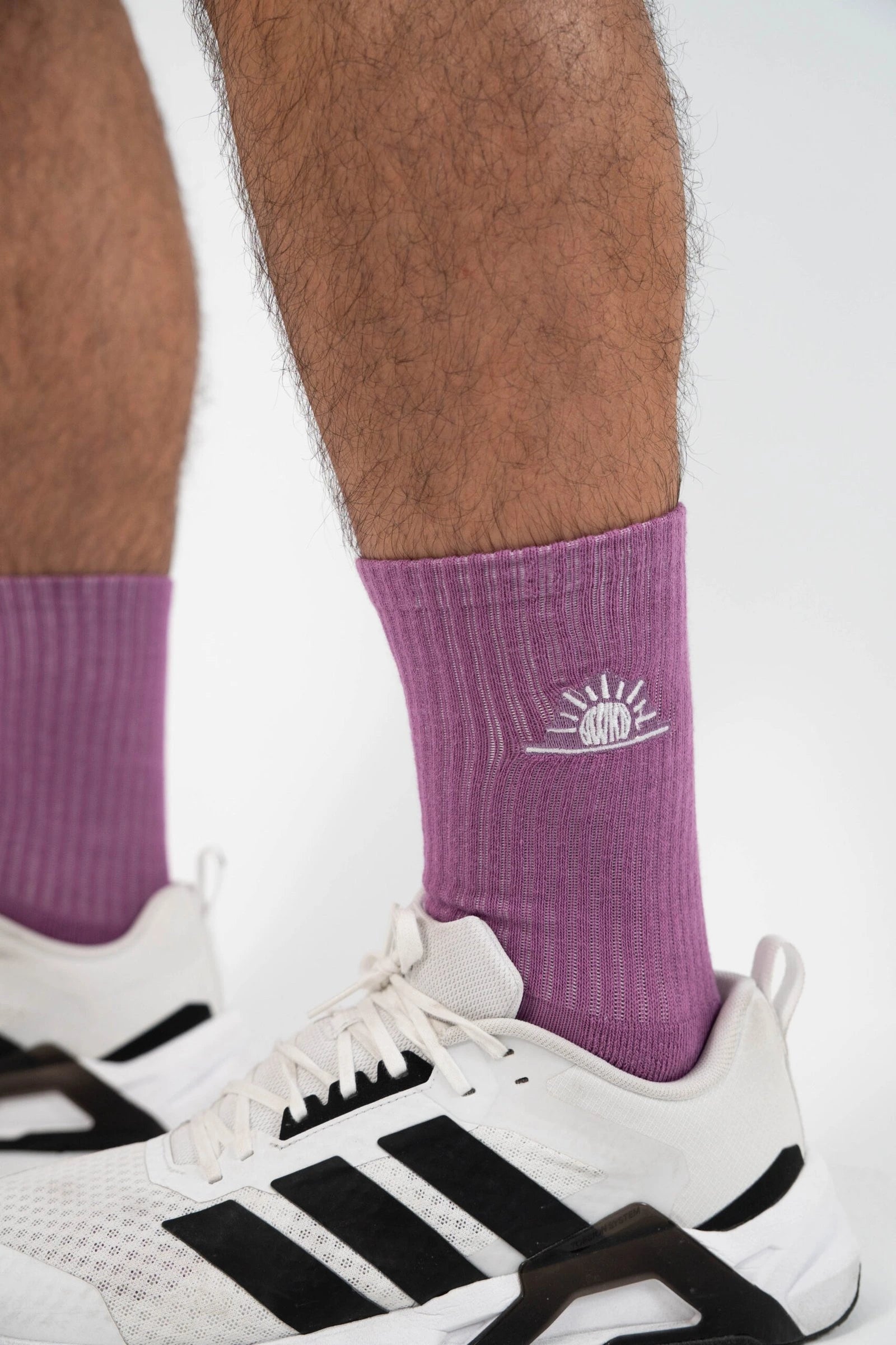 Calcetines tela perfil detalle logo color lavanda