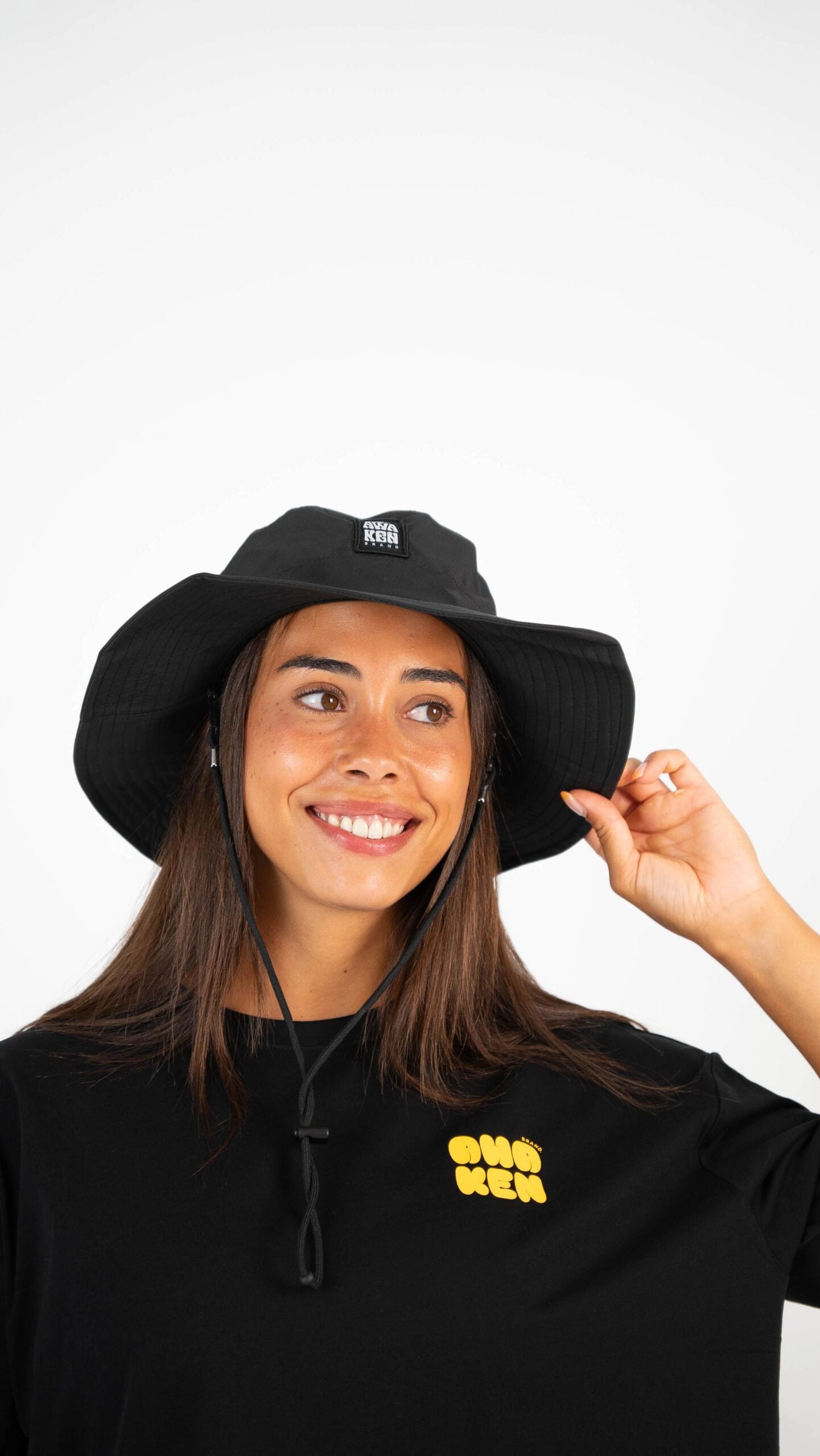Gorro impermeable con cuerda frontal logo color negro