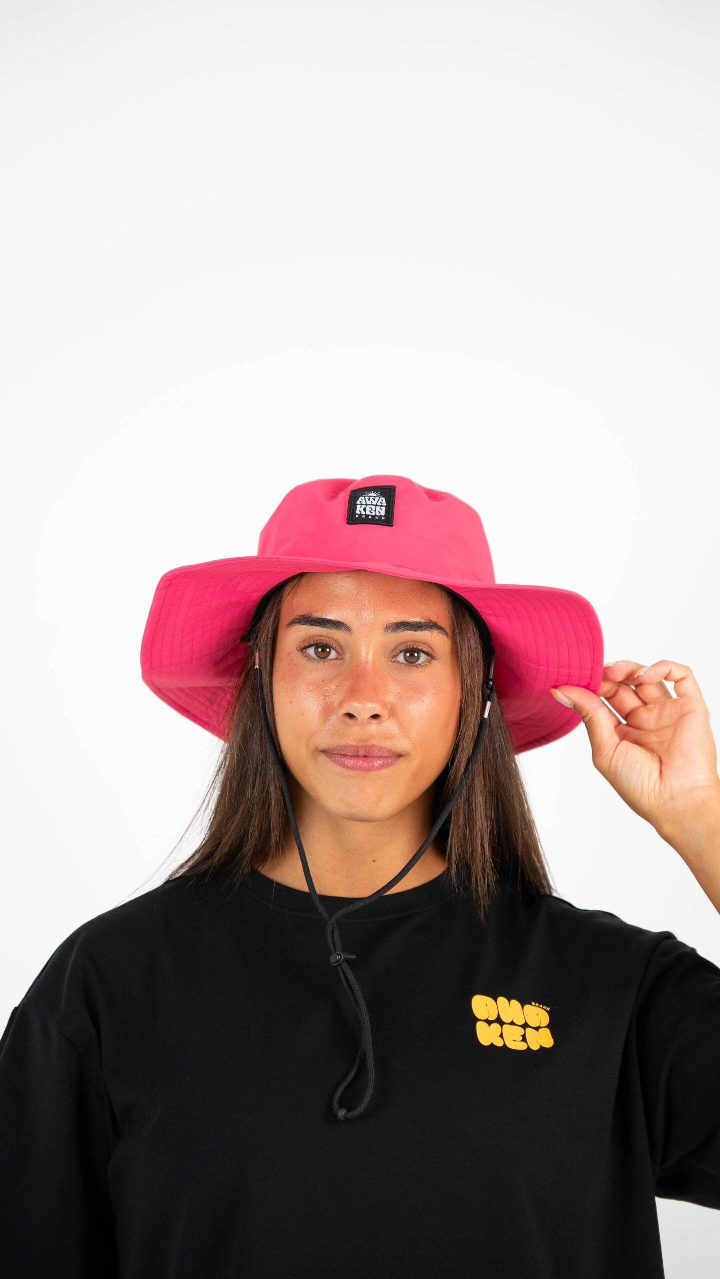 Gorro impermeable con cuerda frontal logo color rosa