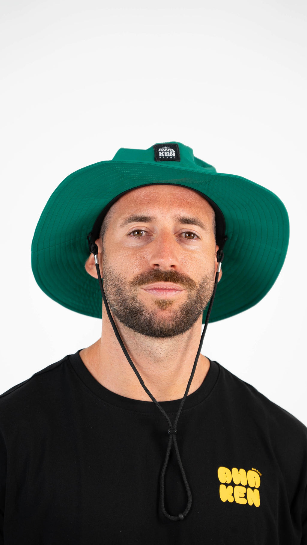 Gorro impermeable con cuerda frontal logo color verde esmeralda