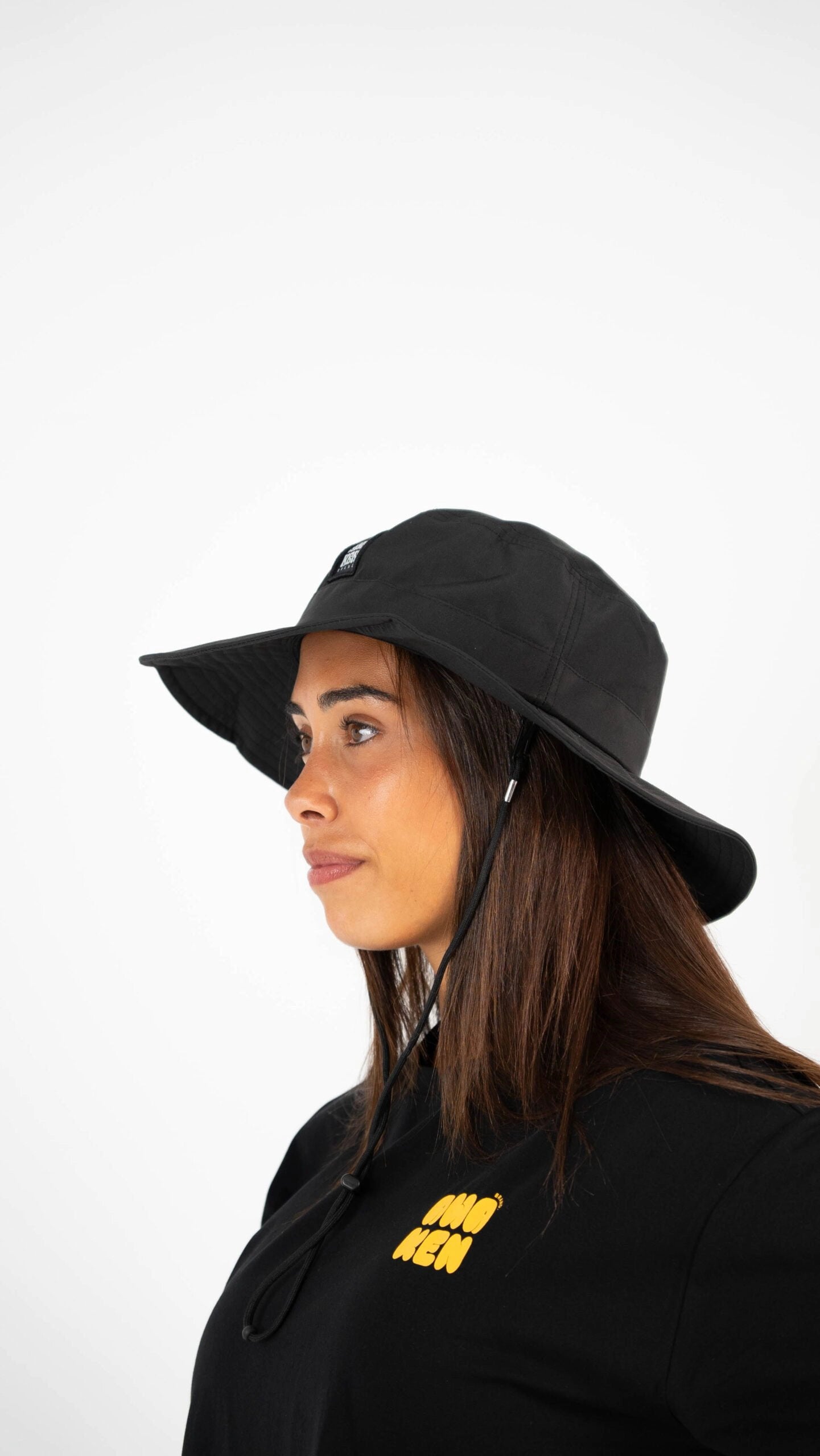 Gorro impermeable con cuerda perfil logo color negro