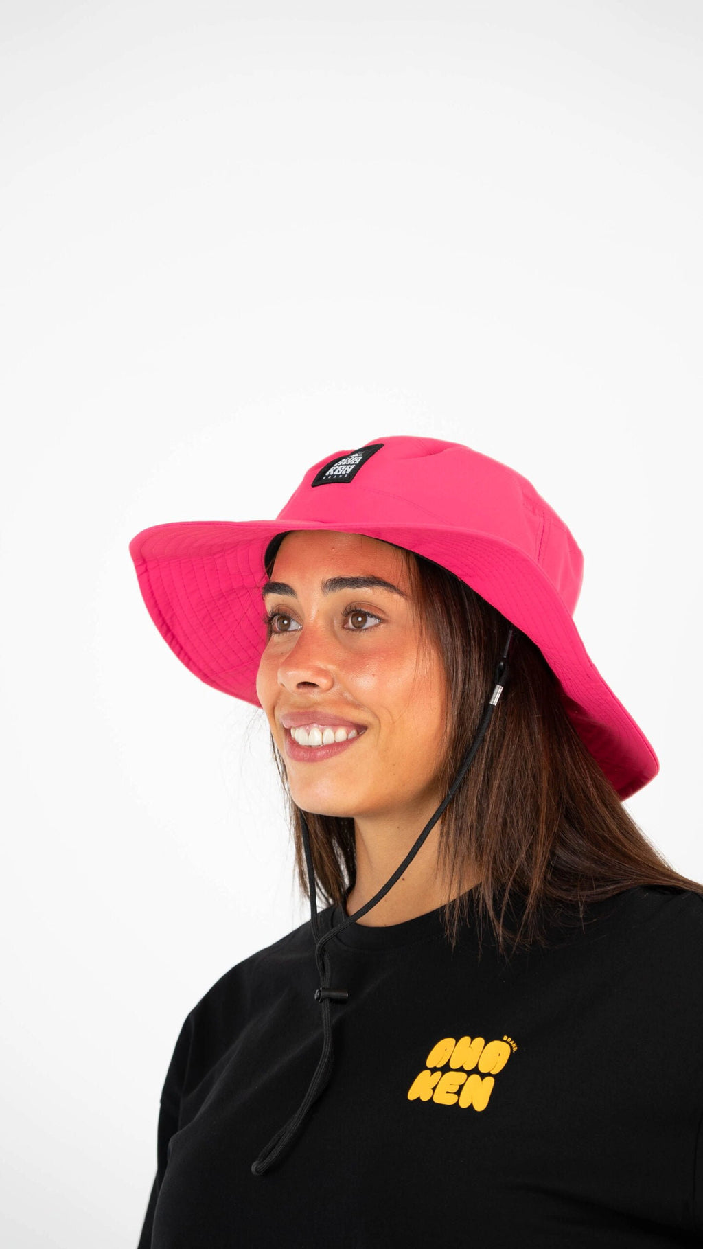 Gorro impermeable con cuerda perfil logo color rosa