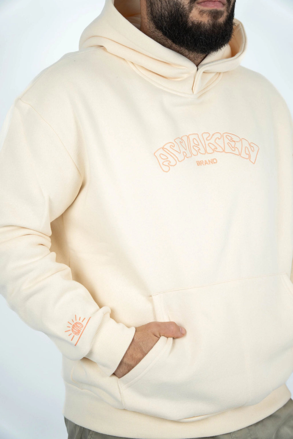 Sudadera unisex frontal detalle color crema