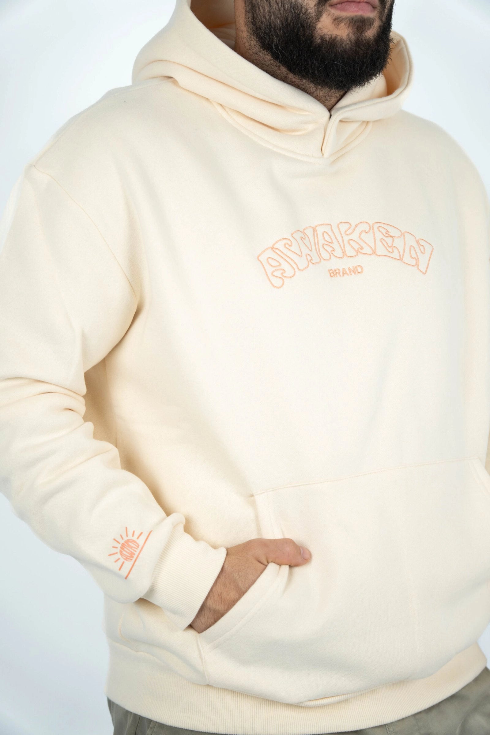 Sudadera unisex frontal detalle color crema