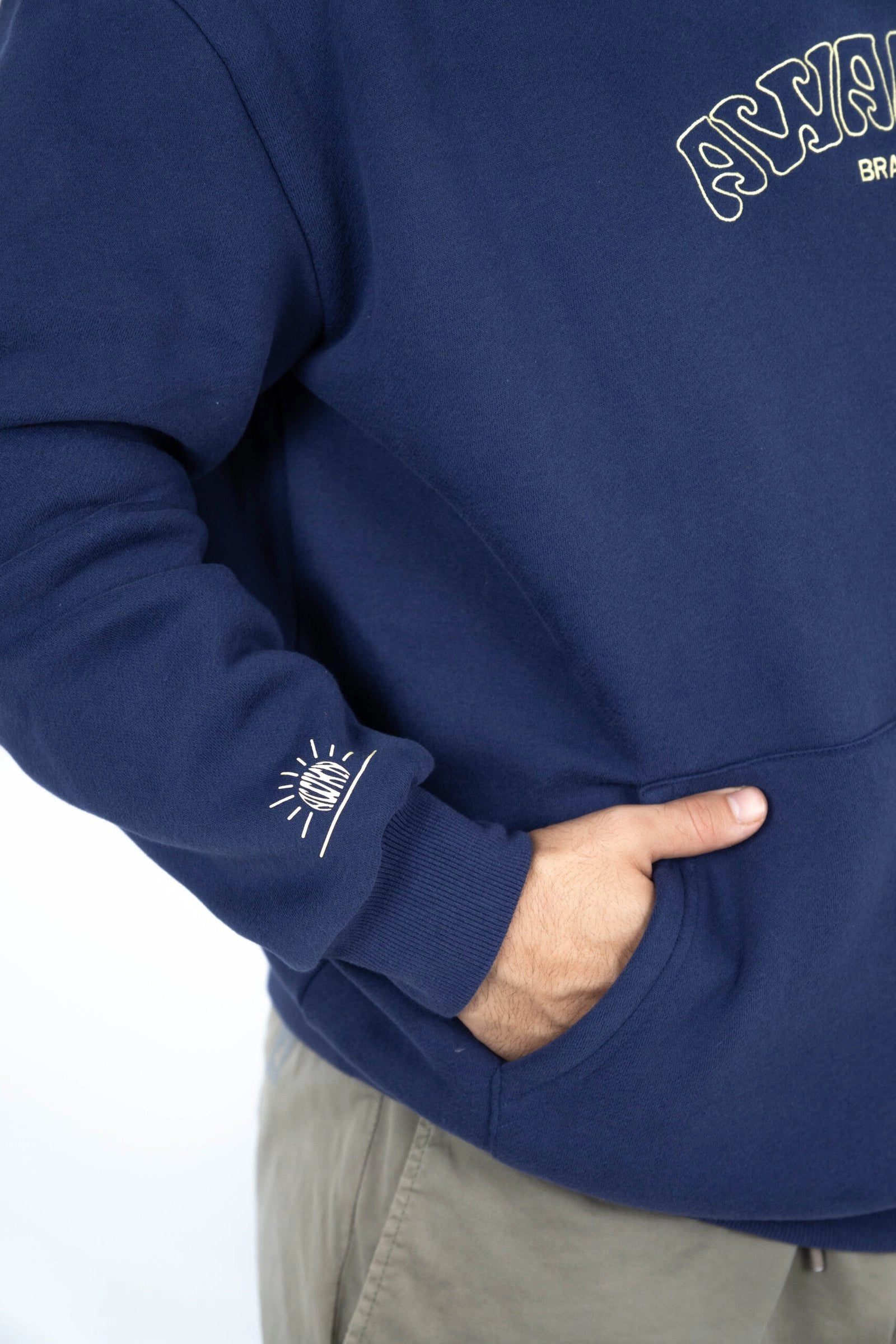 Sudadera unisex frontal detalle logo color azul marino