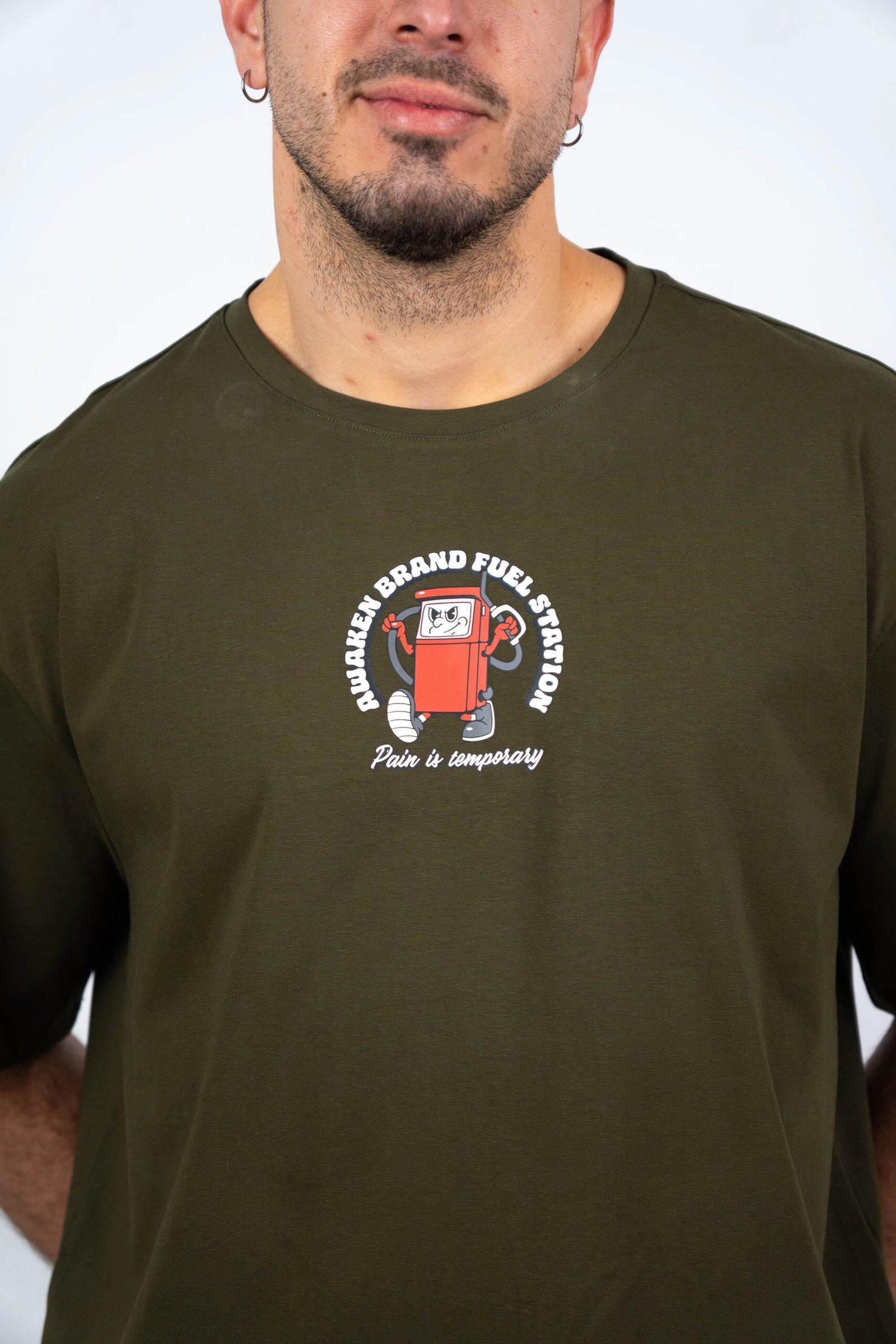 Camiseta de manga corta hombre oversize frontal detalle color verde militar