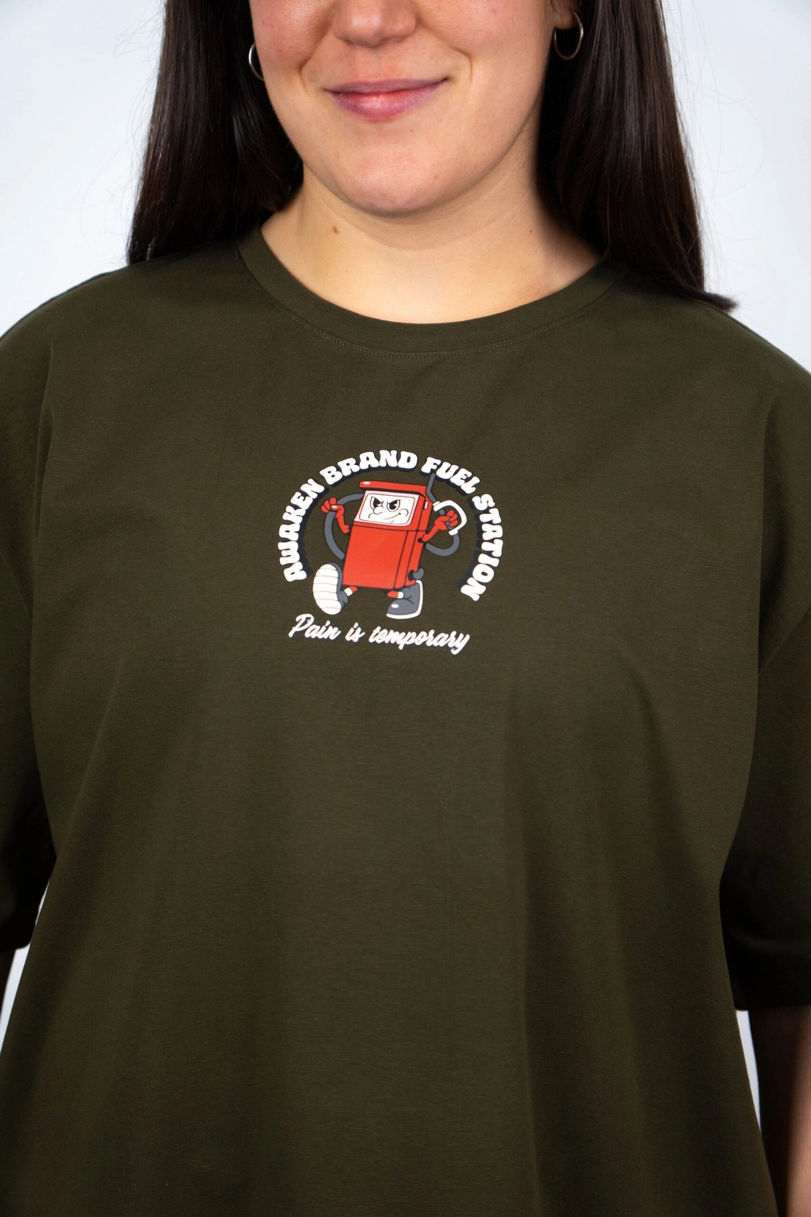 Camiseta de manga corta mujer oversize detalle frontal color verde militar