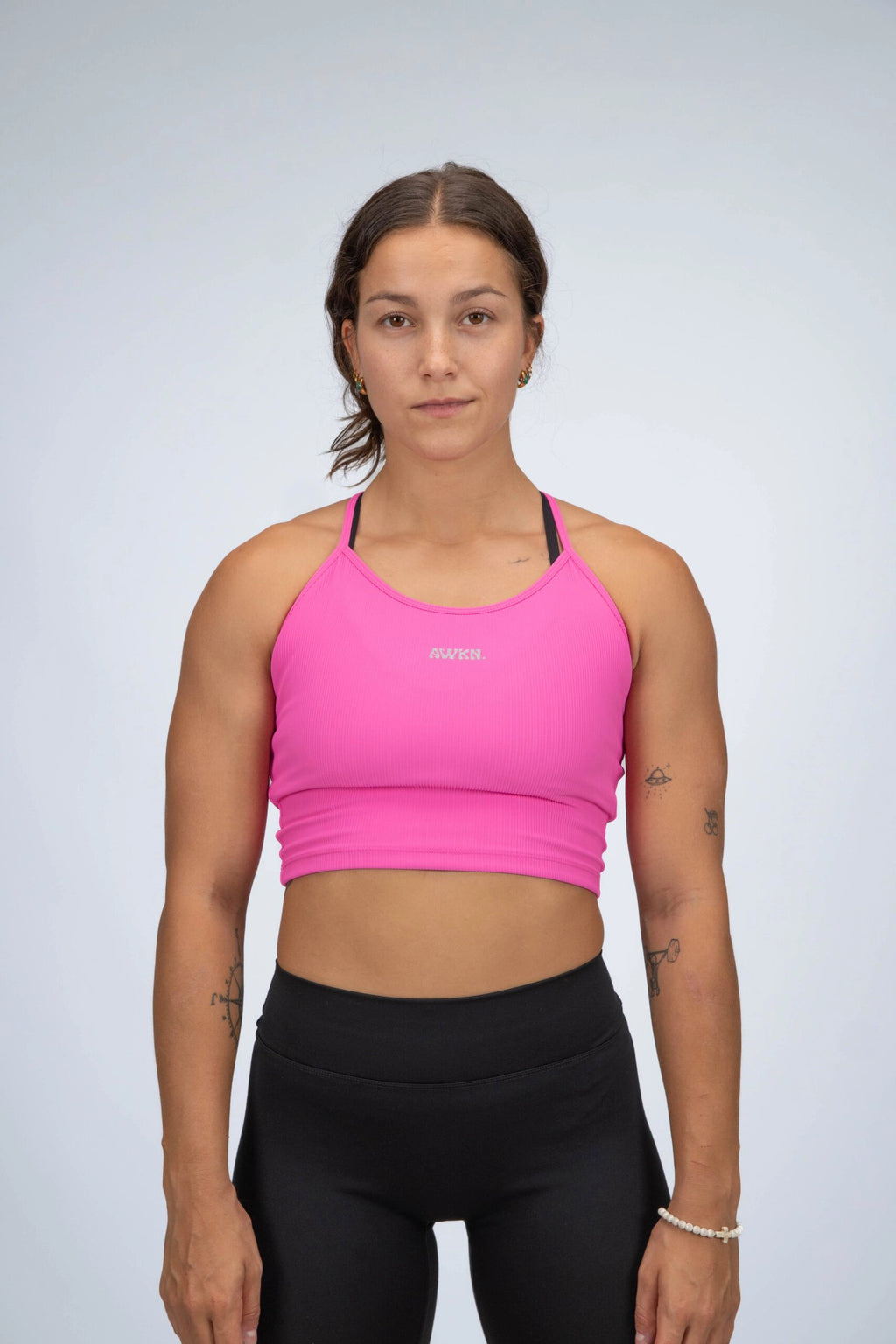 Camiseta de tirantes ajustada con logo frontal color rosa chicle 