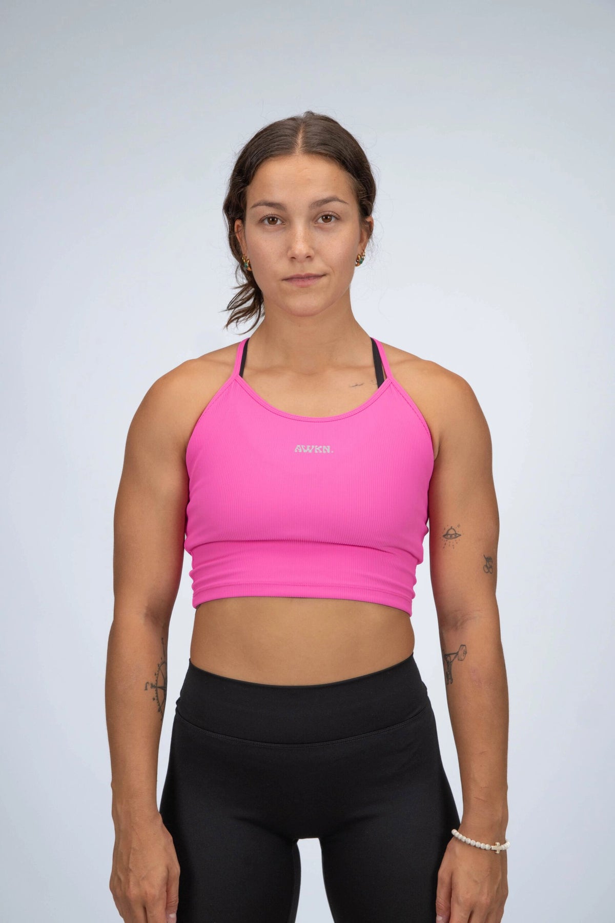 Camiseta de tirantes ajustada con logo frontal color rosa chicle 