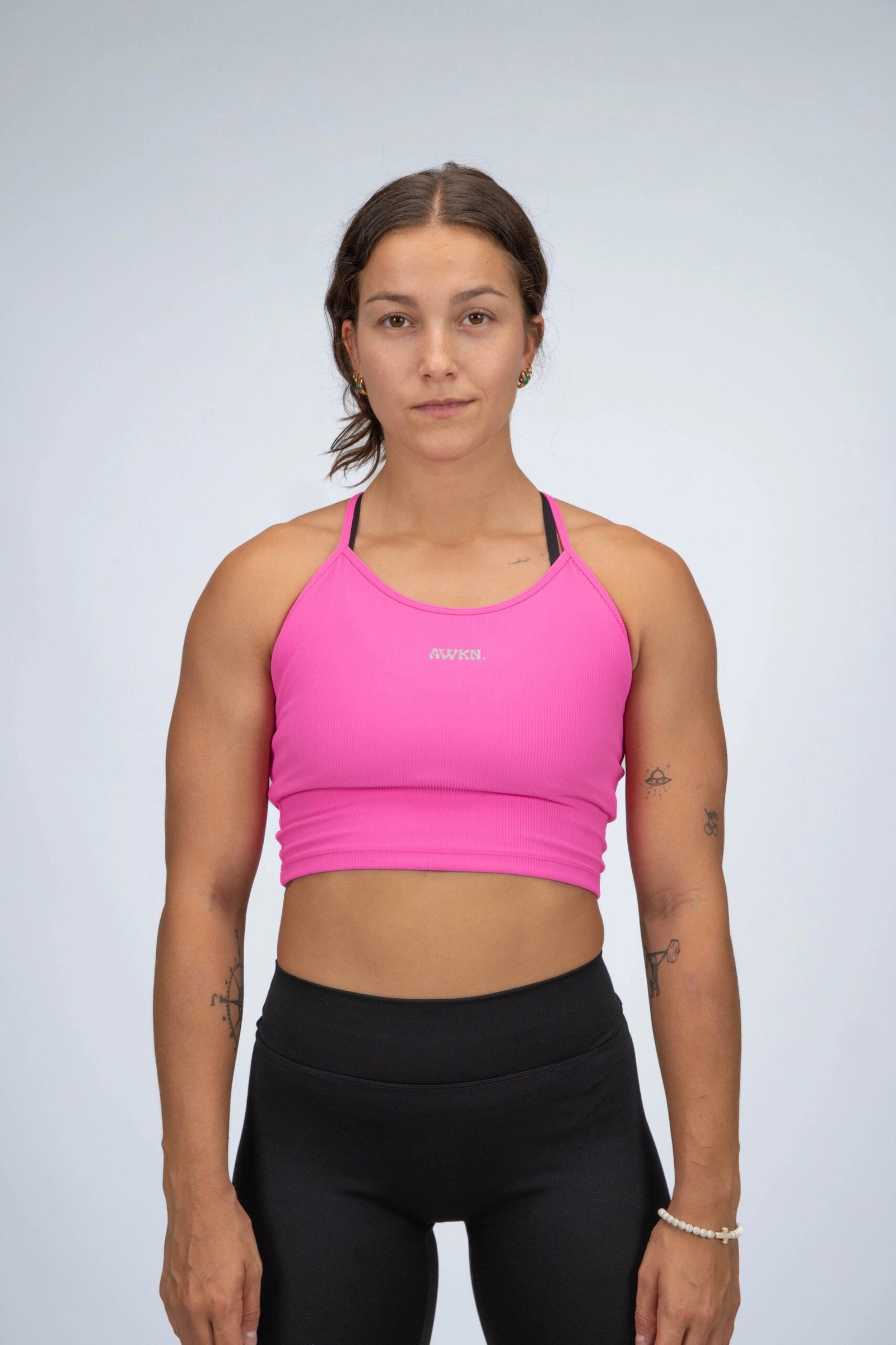 Camiseta de tirantes ajustada con logo frontal color rosa chicle 
