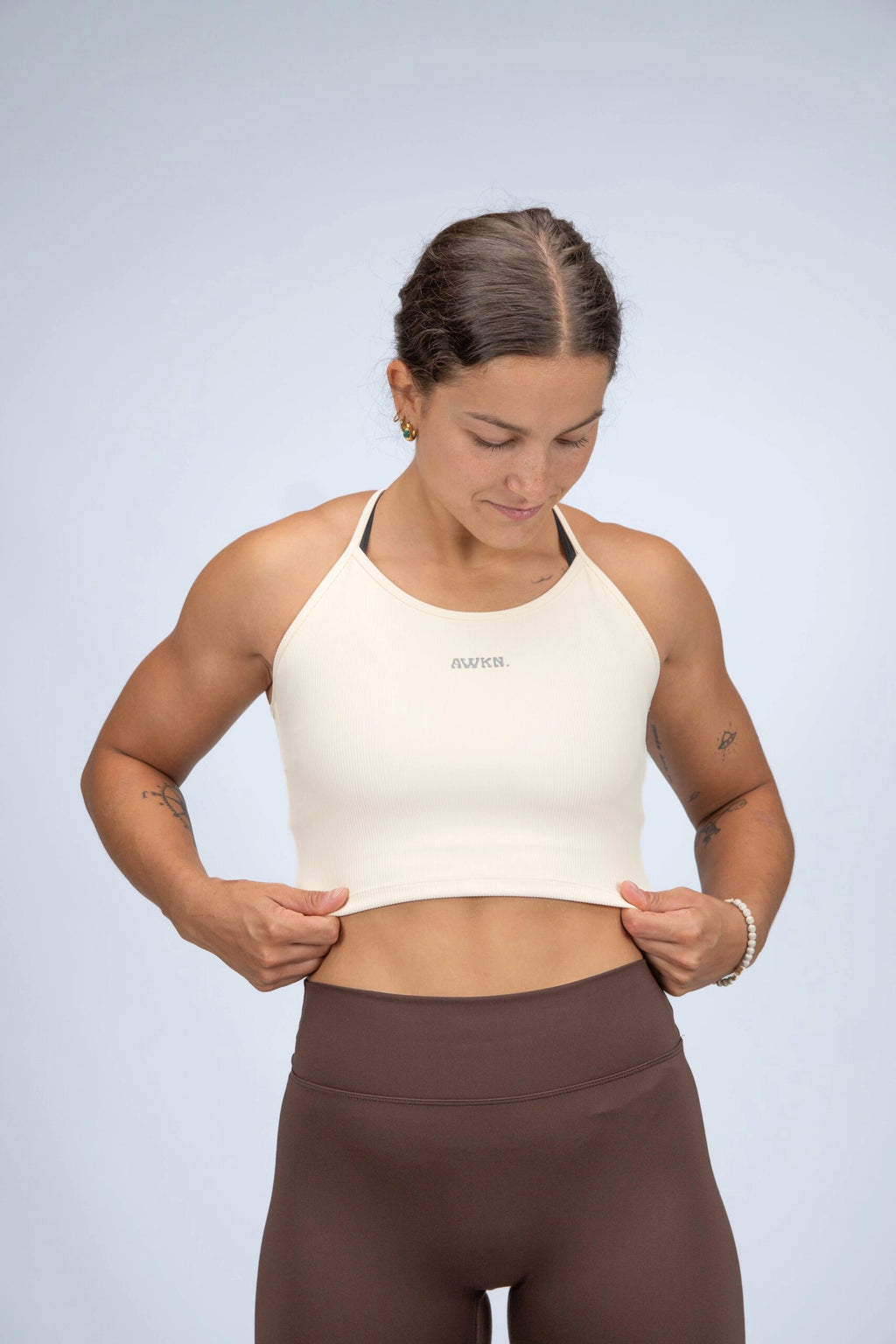 Camiseta de tirantes ajustada detalle frontal color vainilla
