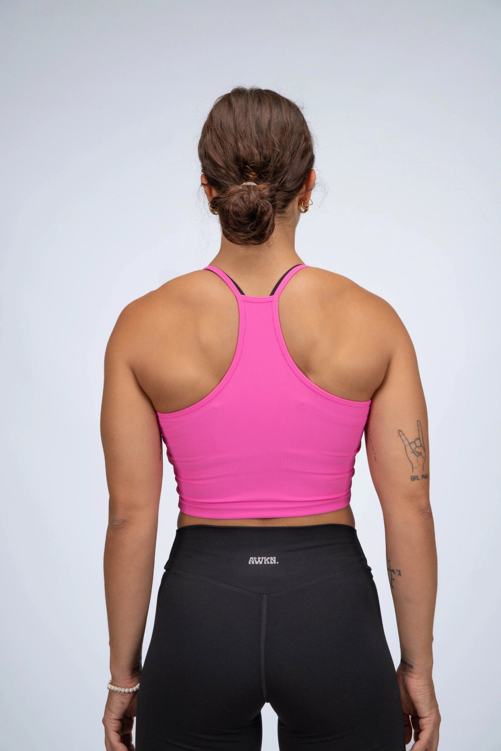 Camiseta de tirantes ajustada trasera color rosa chicle
