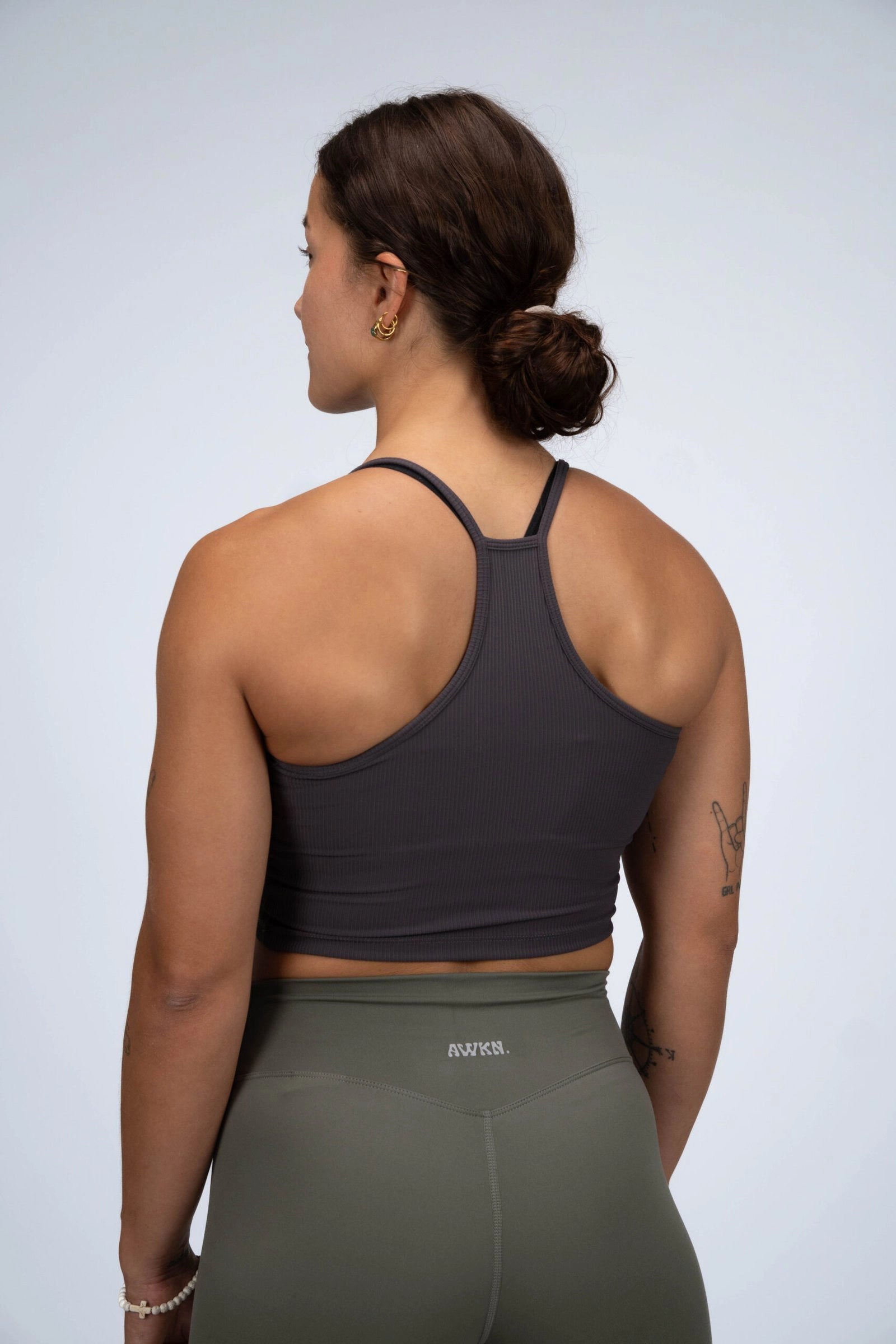 Camiseta de tirantes ajustada trasera de perfil color gris earl