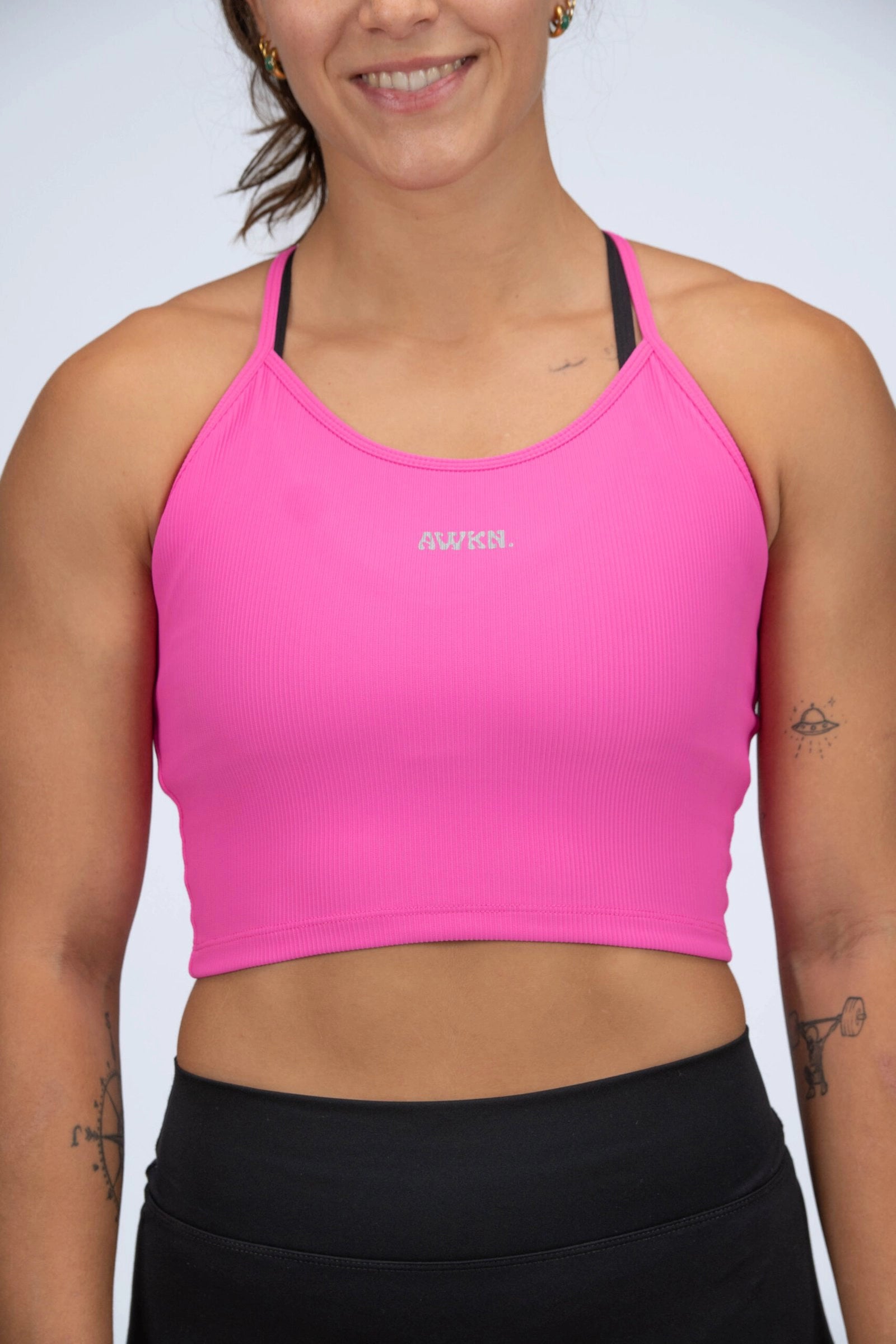 Camiseta de tirantes ajustada detalle frontal color rosa chicle