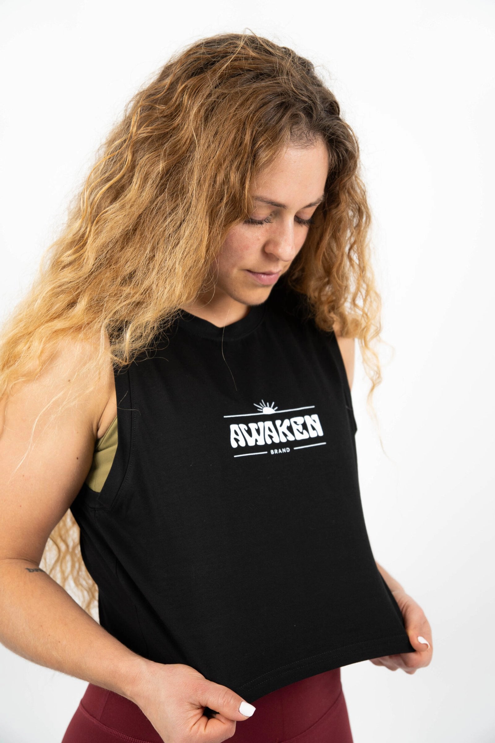 camiseta de tirantes mujer con logo parte frontal color negro 2