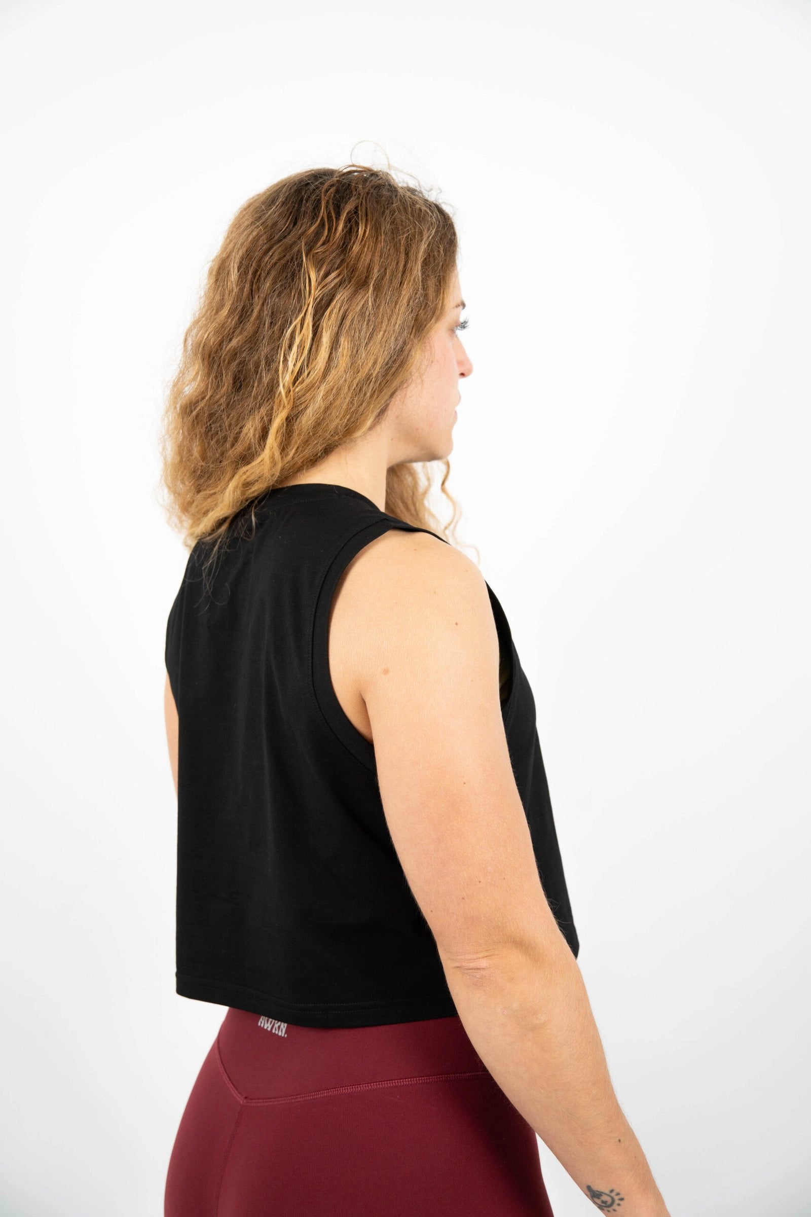 camiseta de tirantes mujer con logo parte frontal color negro 3