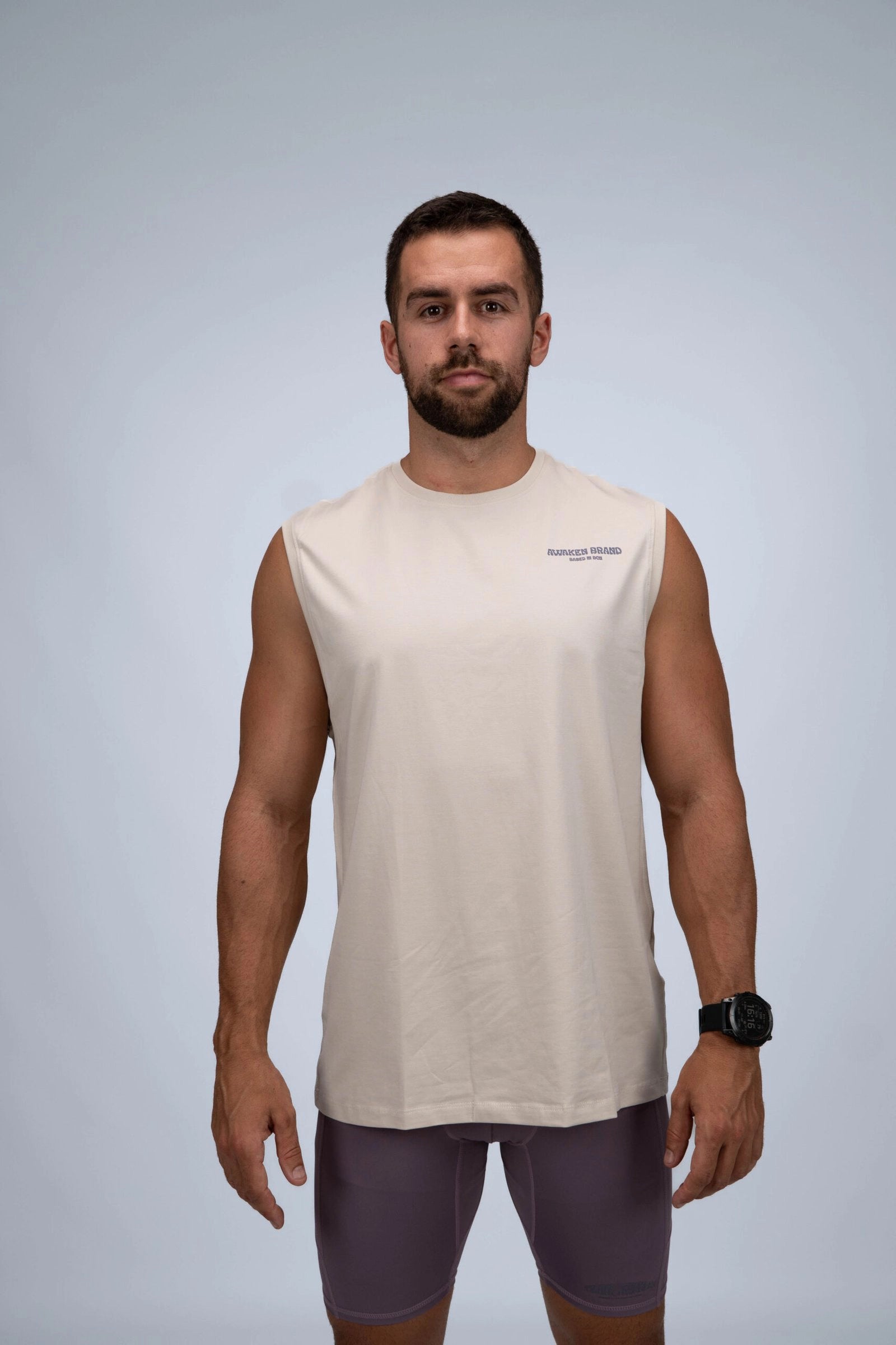 Camiseta de tirantes oversize con logo parte delantera color cacahuete