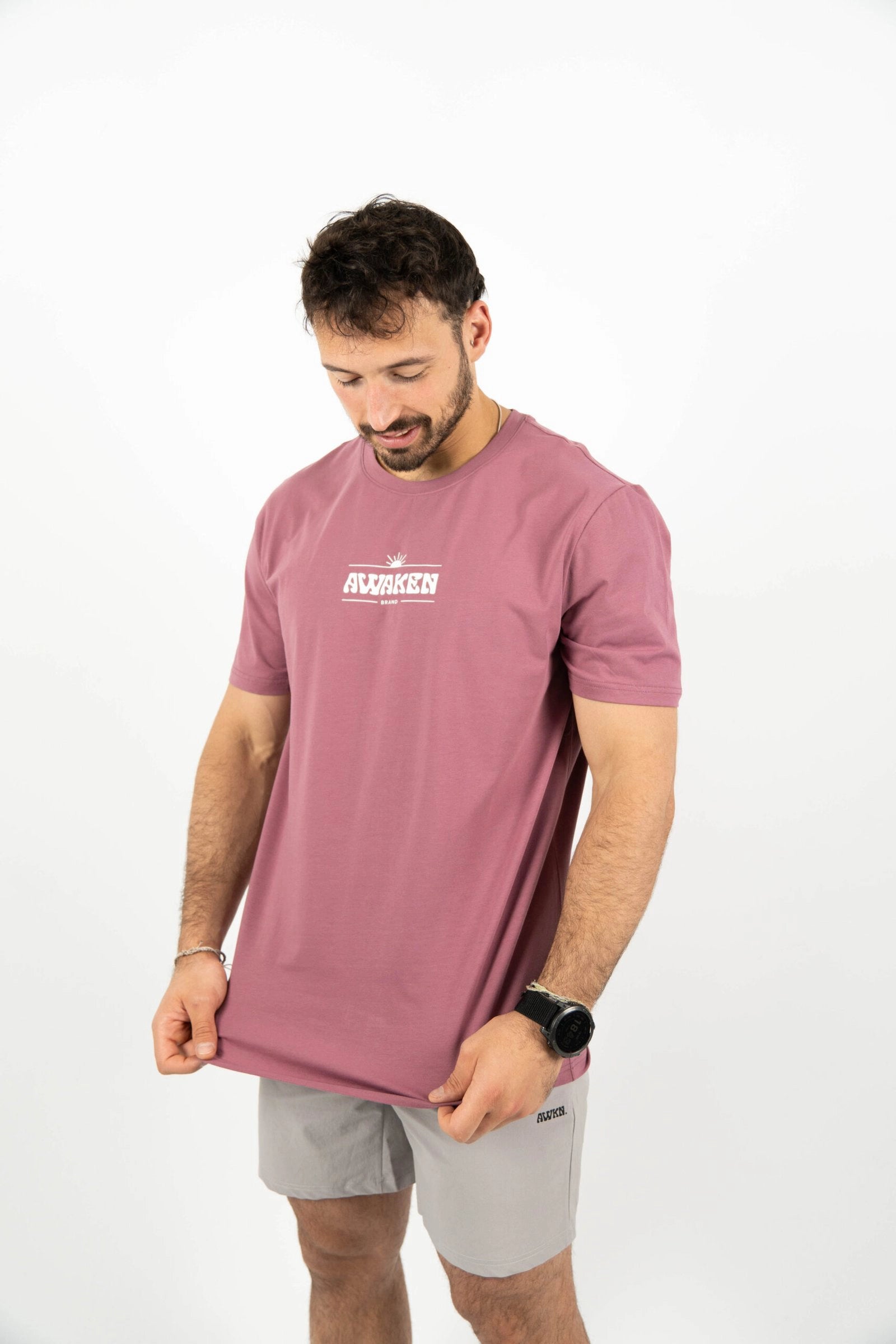 Camiseta manga corta hombre con logo parte frontal color lila claro 3