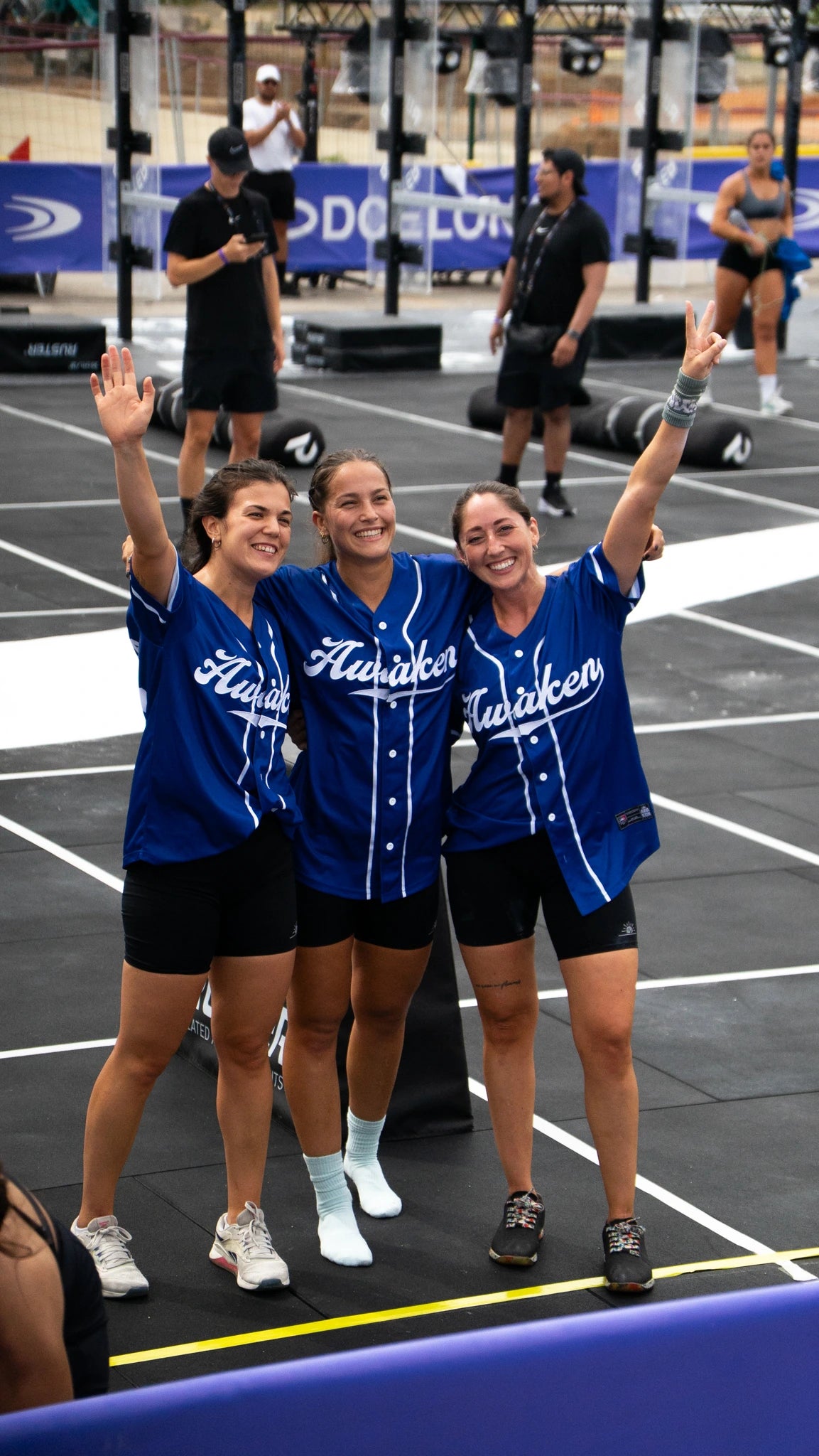 Equipo de tres femeninio de Awaken Brand