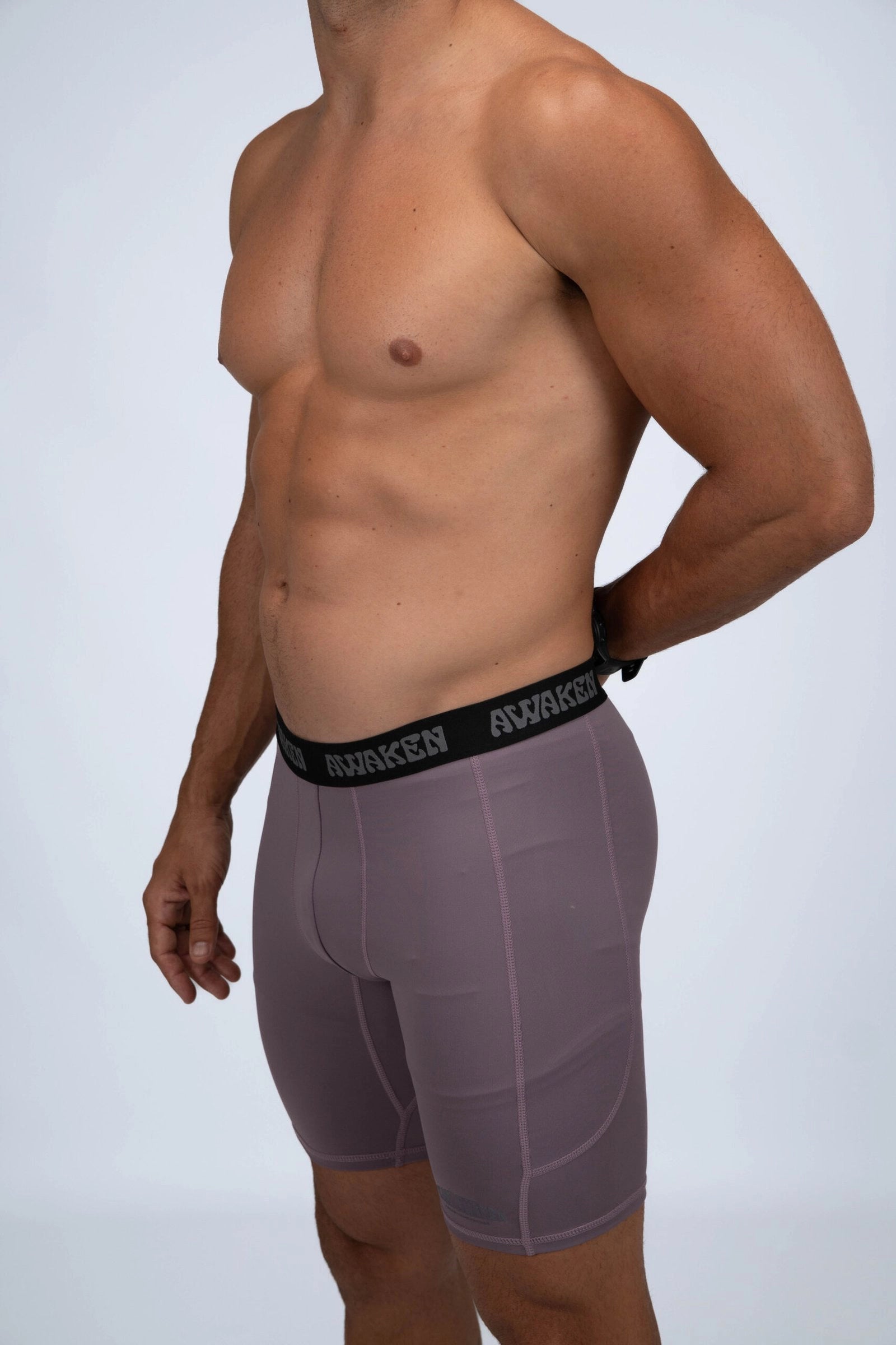 malla compresiva hombre perfil detalle logo color lila arándano