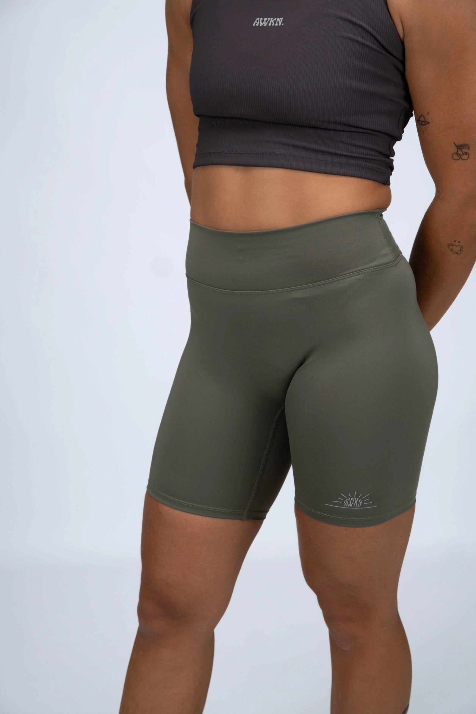 Mallas cortas biker mujer perfil color verde ahumado