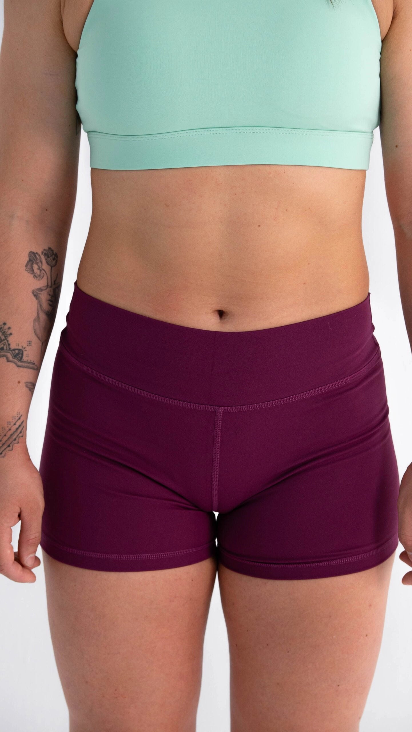 Mallas cortas mujer frontal color lila oscuro