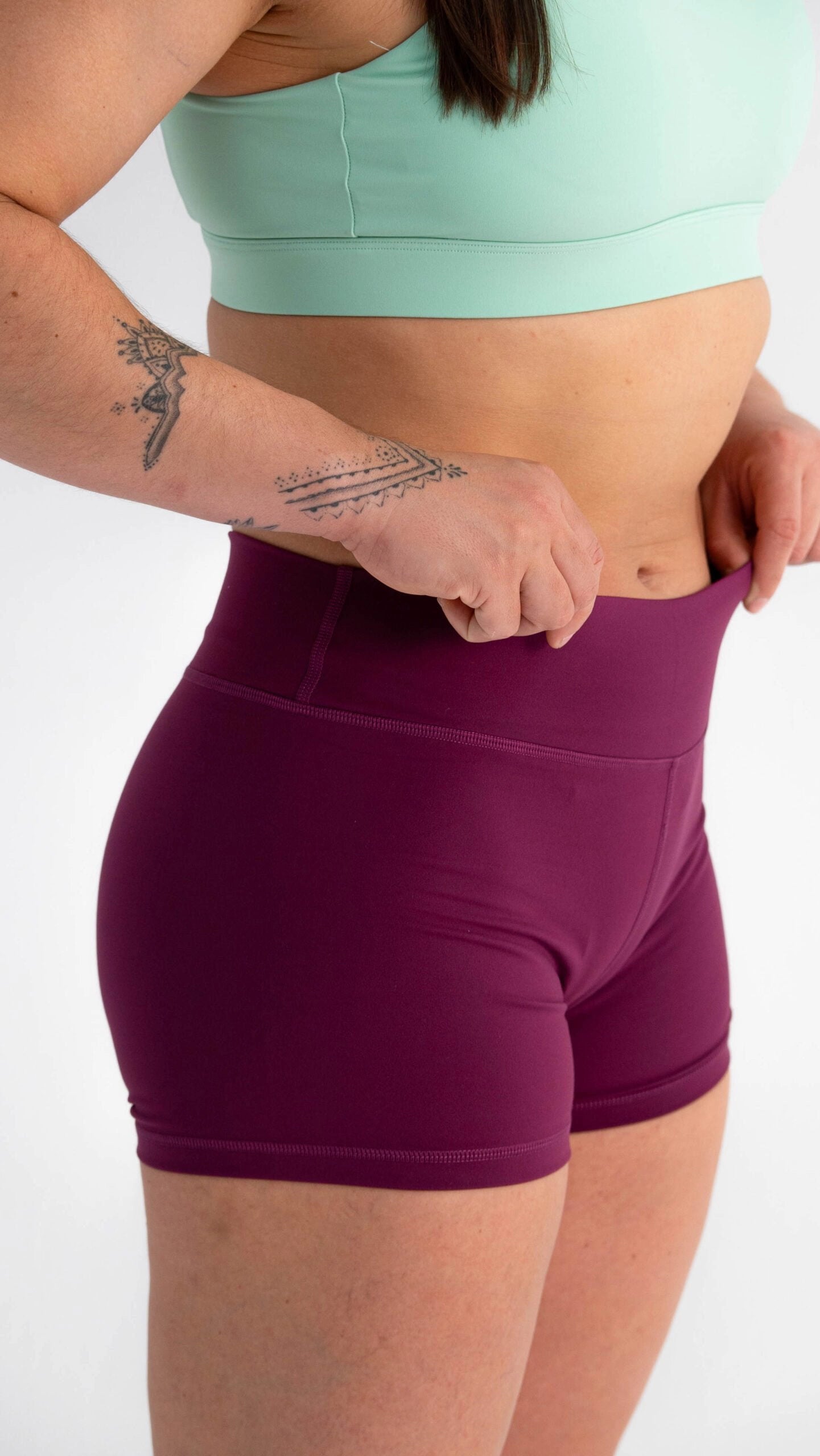 Mallas cortas mujer perfil color lila oscuro