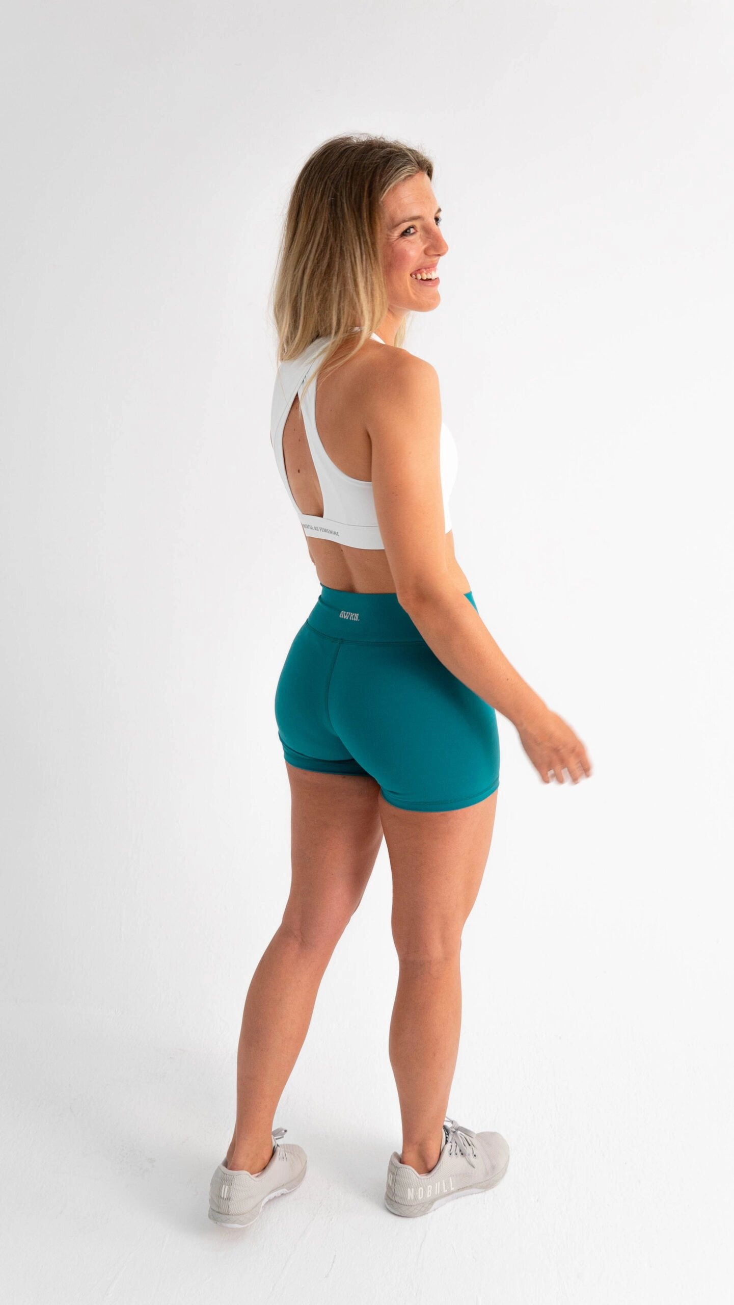 Mallas cortas mujer trasera color azul bondi
