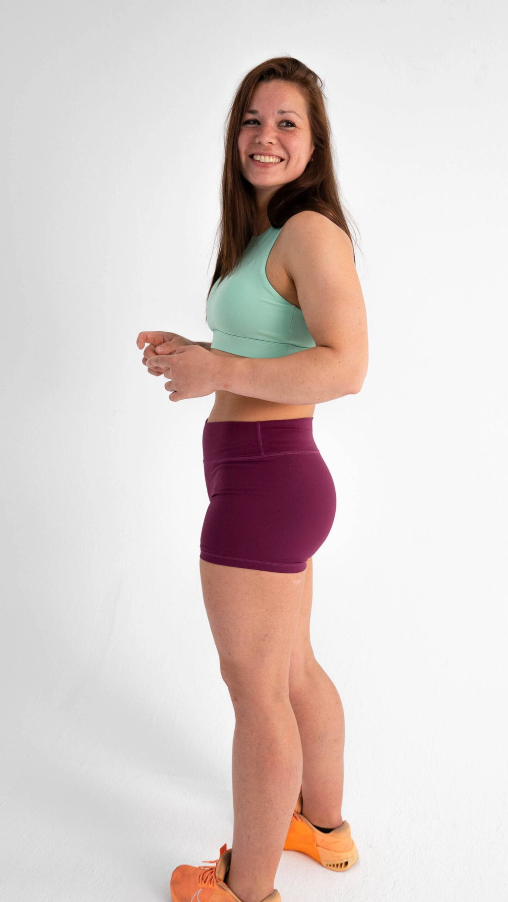 Mallas cortas mujer trasera color lila oscuro