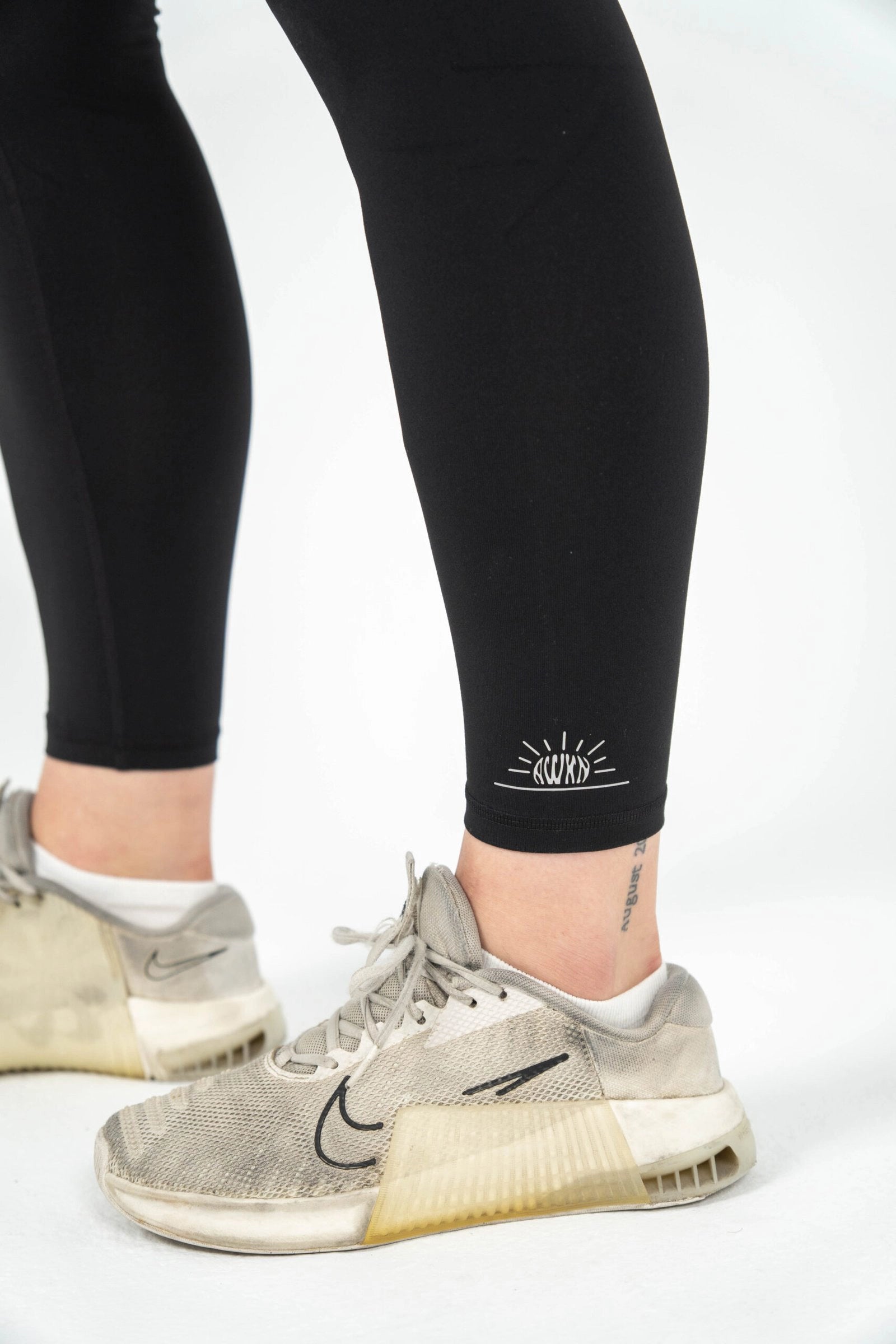 Mallas largas mujer detalle logo color negro