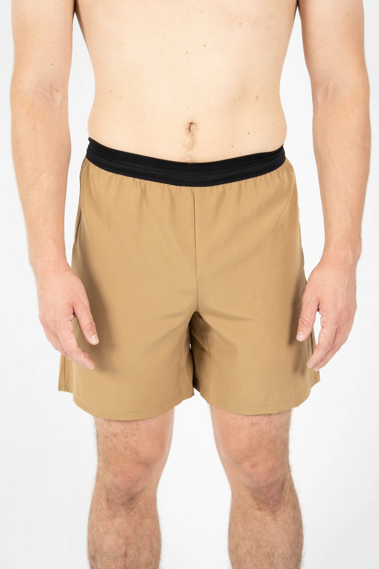 Pantalón corto hombre frontal detalle color marrón tierra