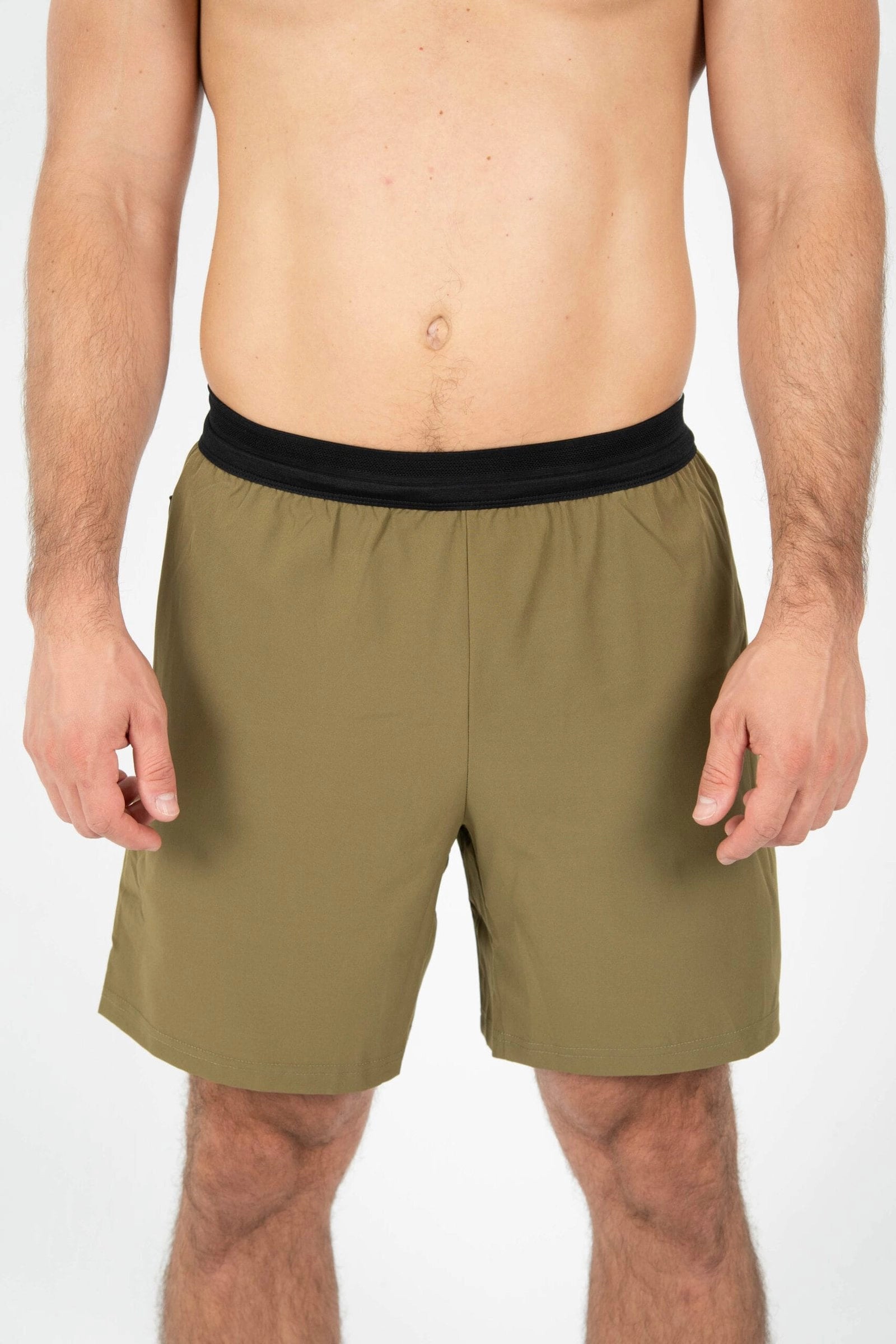 Pantalón corto hombre frontal detalle color verde oliva