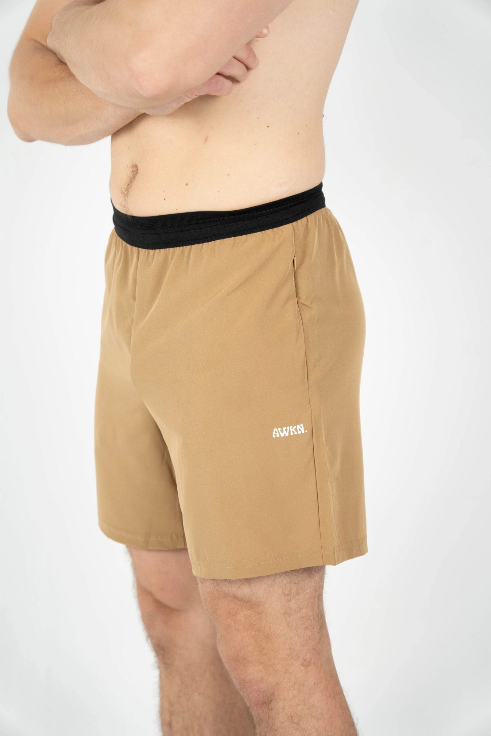Pantalón corto hombre perfil color marrón tierra