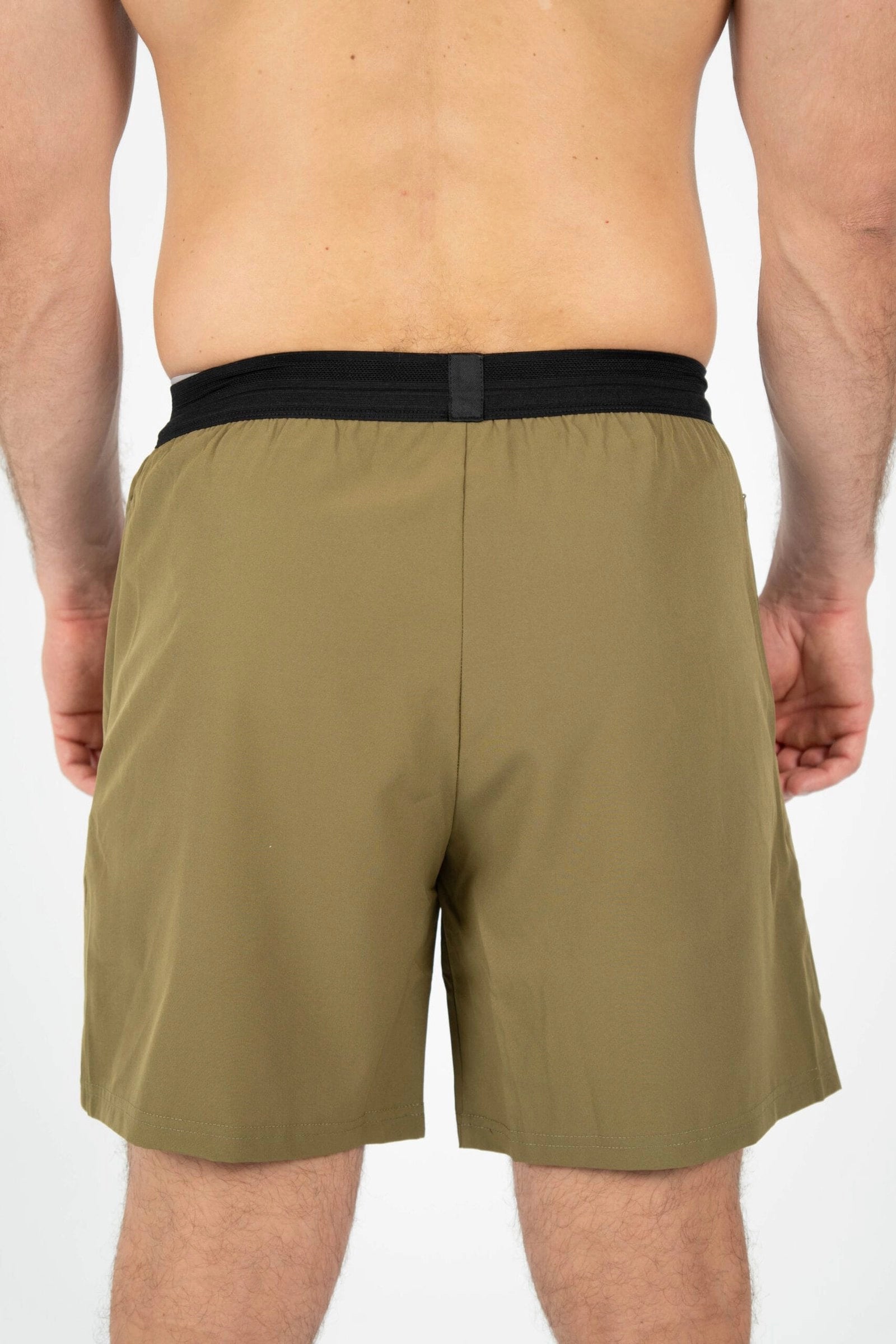 Pantalón corto hombre trasera color verde oliva
